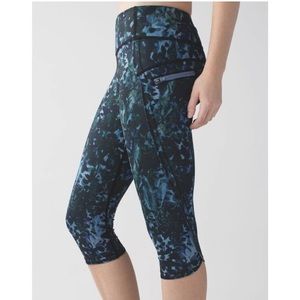 Lululemon Run Top Speed Crop Leggings Full on Luxtreme Green Floral - size 12